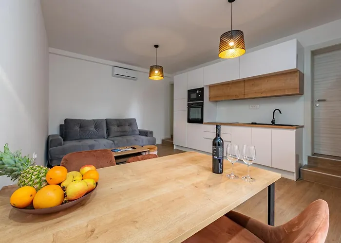 Apartman In With Kitchen